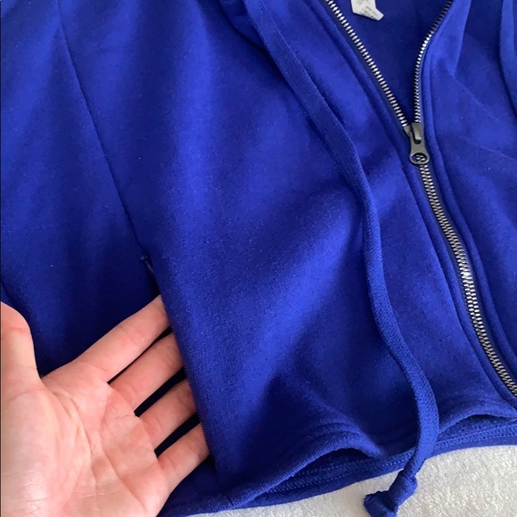 ALO YOGA EXTREME CROP HOODIE - Picture 8 of 13